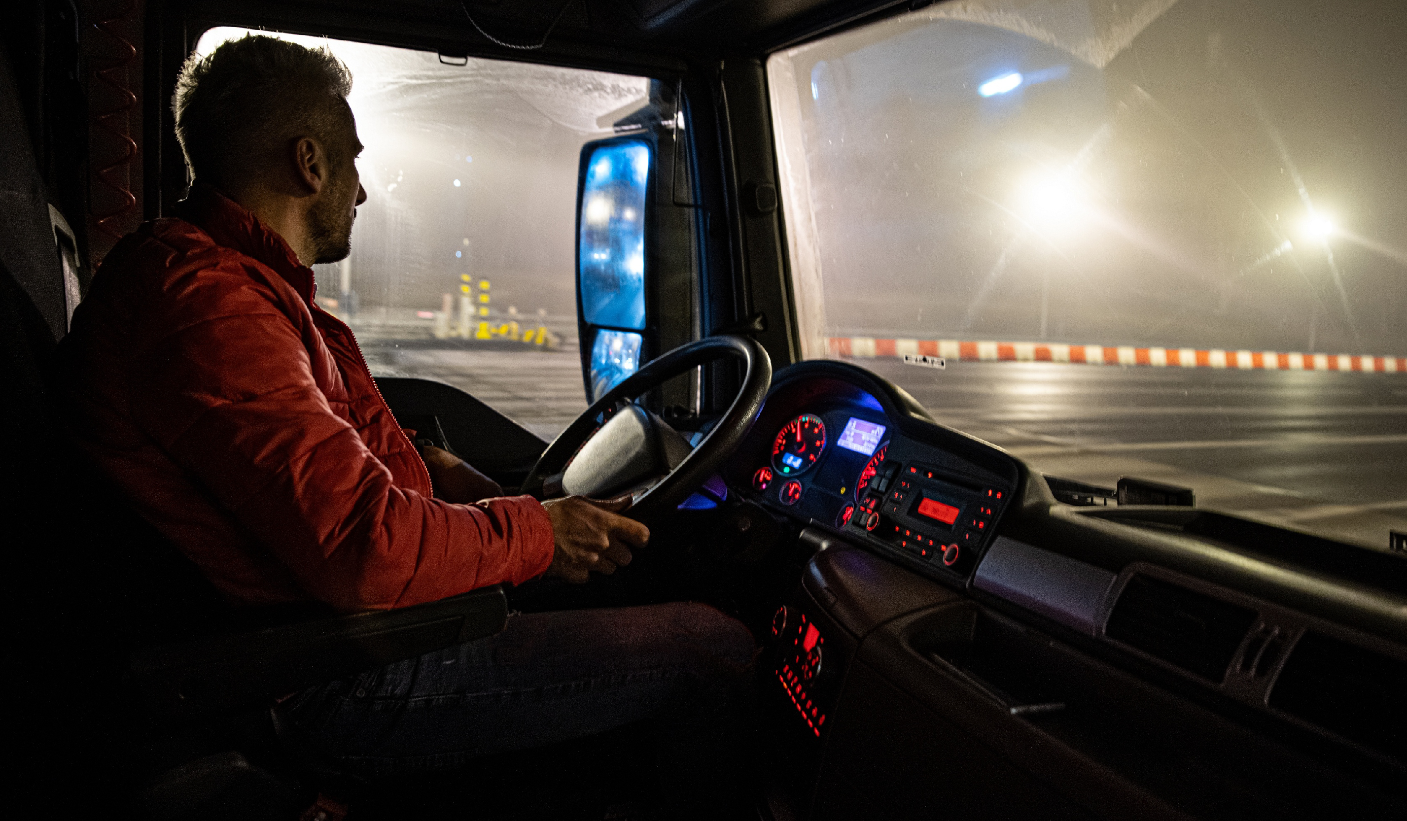 safe-truck-operating-procedures-image-truck-driver